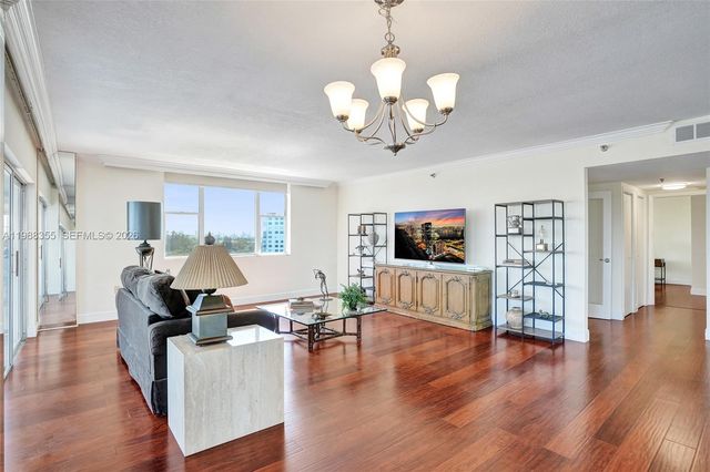 4001 Hillcrest Dr 817, Hollywood, FL 33021