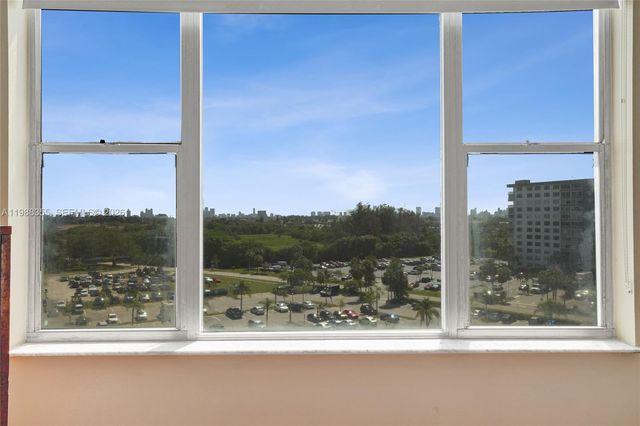 4001 Hillcrest Dr 817, Hollywood, FL 33021