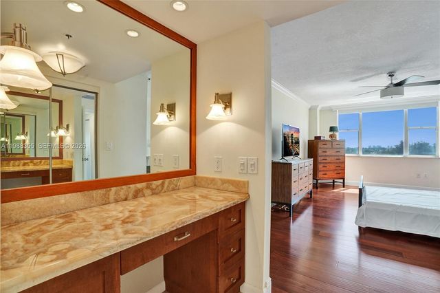 4001 Hillcrest Dr 817, Hollywood, FL 33021