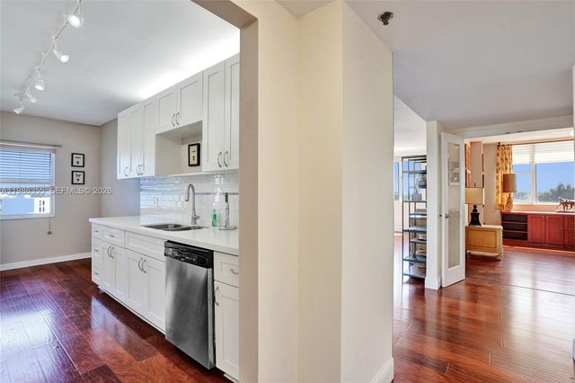 4001 Hillcrest Dr 817, Hollywood, FL 33021