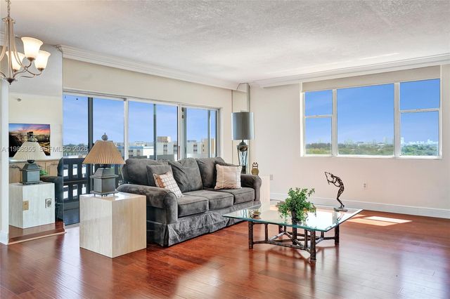 4001 Hillcrest Dr 817, Hollywood, FL 33021