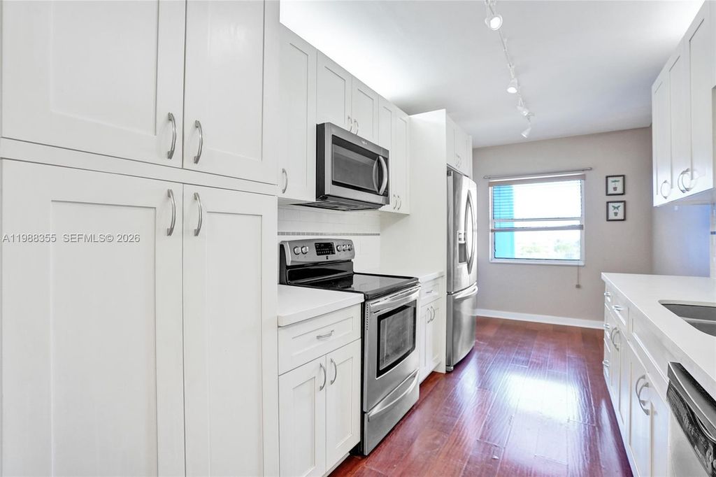 4001 Hillcrest Dr 817, Hollywood, FL 33021