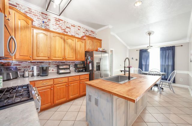 464 CARRINGTON AVE, Brighton, TN 38011