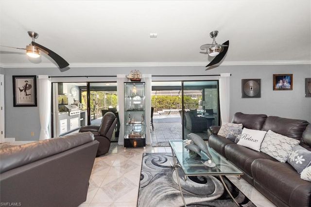 619 SE 22nd ST, Cape Coral, FL 33990