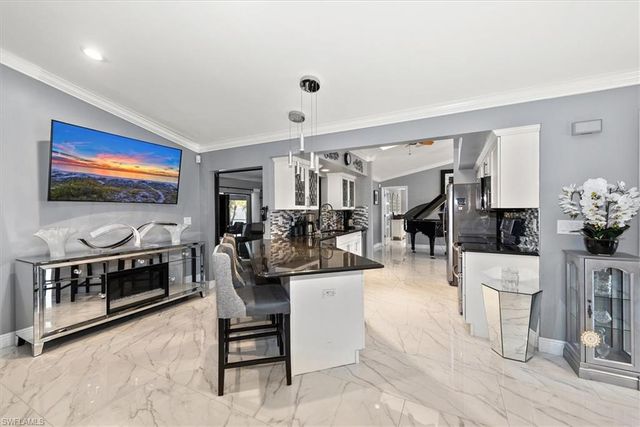 619 SE 22nd ST, Cape Coral, FL 33990