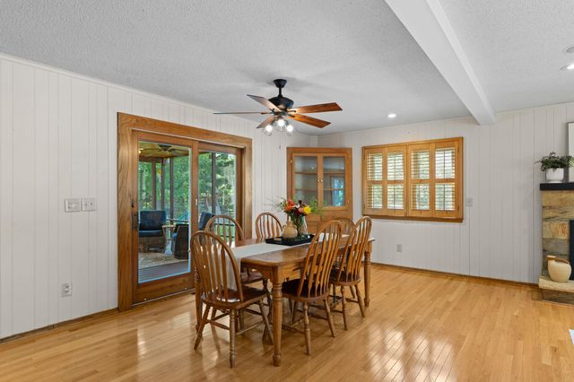 2750 Oxford Street N, Roseville, MN 55113