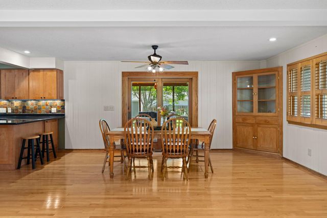 2750 Oxford Street N, Roseville, MN 55113