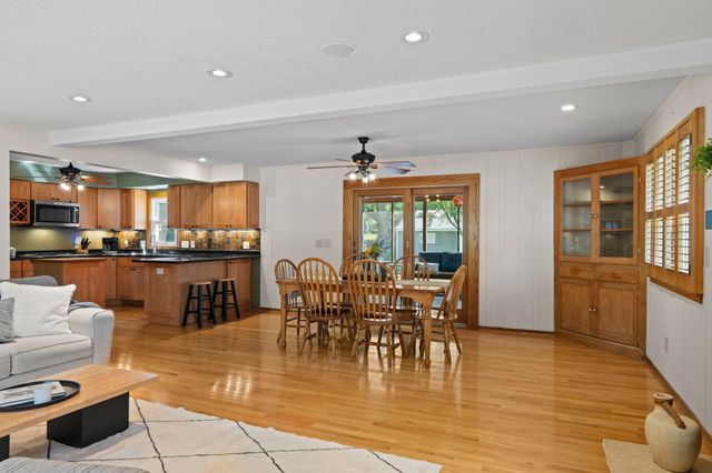 2750 Oxford Street N, Roseville, MN 55113