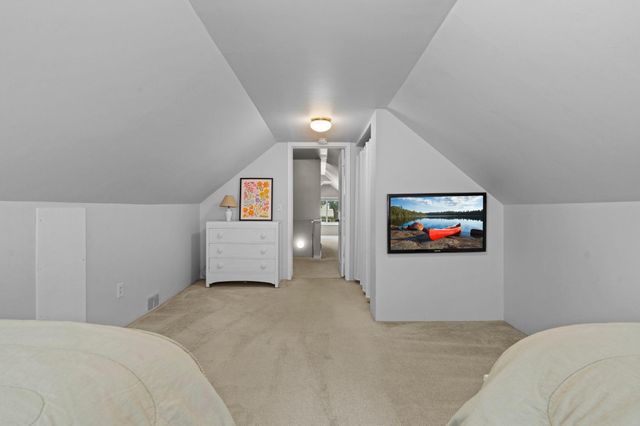 2750 Oxford Street N, Roseville, MN 55113