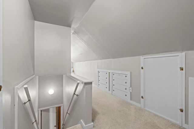 2750 Oxford Street N, Roseville, MN 55113