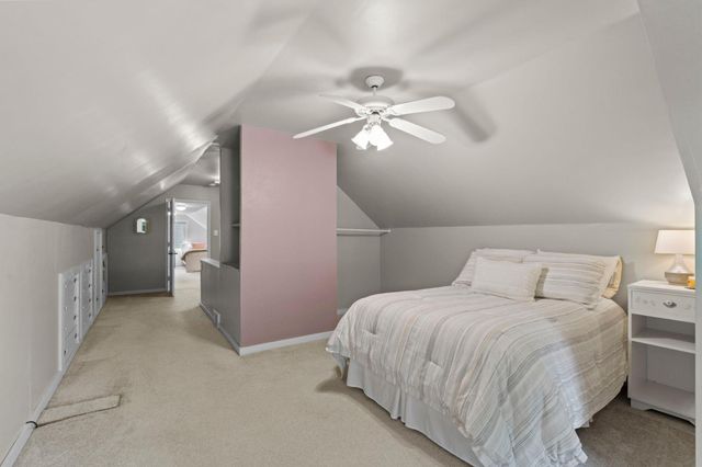 2750 Oxford Street N, Roseville, MN 55113