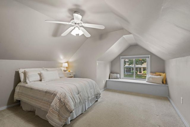 2750 Oxford Street N, Roseville, MN 55113