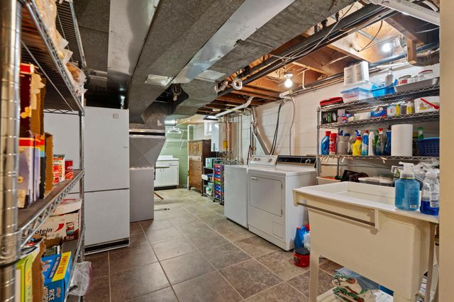 2750 Oxford Street N, Roseville, MN 55113