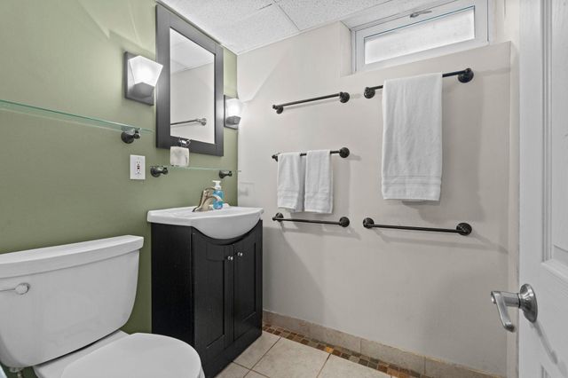 2750 Oxford Street N, Roseville, MN 55113