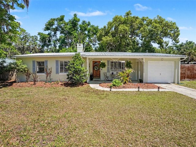 315 W 11TH AVENUE, Mount Dora, FL 32757