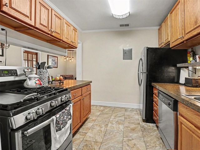 315 W 11TH AVENUE, Mount Dora, FL 32757