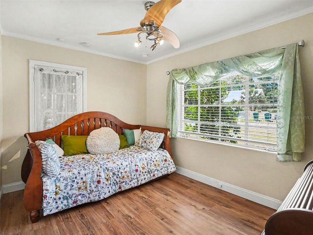 315 W 11TH AVENUE, Mount Dora, FL 32757
