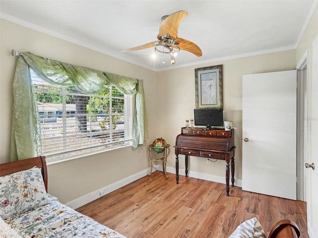 315 W 11TH AVENUE, Mount Dora, FL 32757