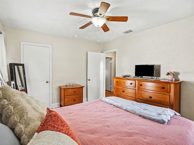 315 W 11TH AVENUE, Mount Dora, FL 32757