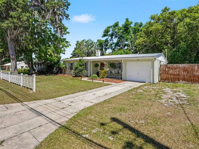 315 W 11TH AVENUE, Mount Dora, FL 32757
