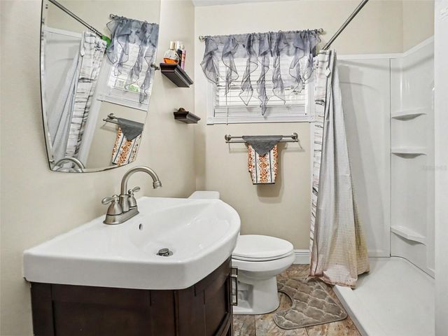 315 W 11TH AVENUE, Mount Dora, FL 32757