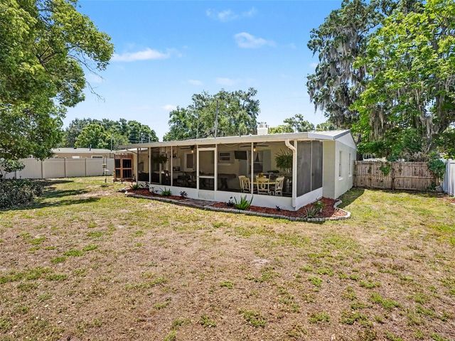 315 W 11TH AVENUE, Mount Dora, FL 32757