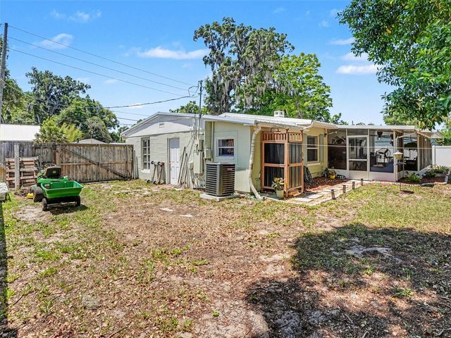 315 W 11TH AVENUE, Mount Dora, FL 32757