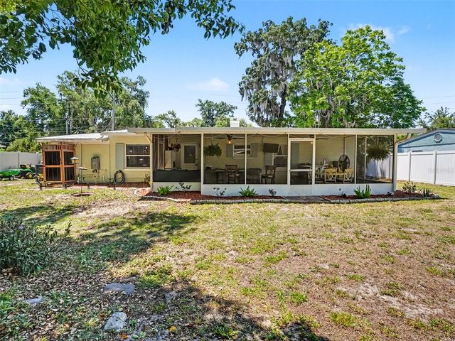 315 W 11TH AVENUE, Mount Dora, FL 32757