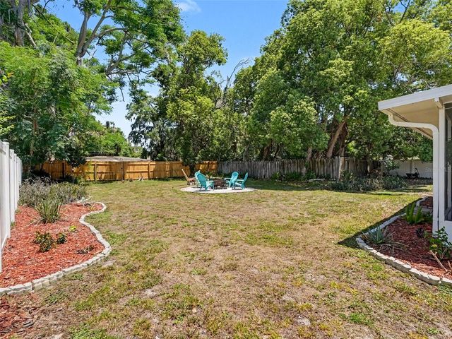 315 W 11TH AVENUE, Mount Dora, FL 32757
