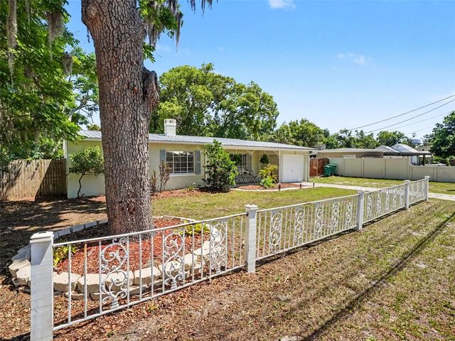 315 W 11TH AVENUE, Mount Dora, FL 32757