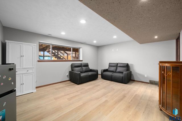 4704 S Wassom Ave Avenue, Sioux Falls, SD 57106