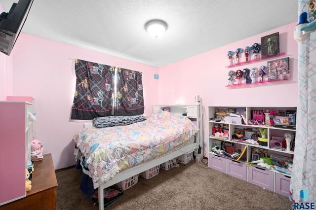 4704 S Wassom Ave Avenue, Sioux Falls, SD 57106