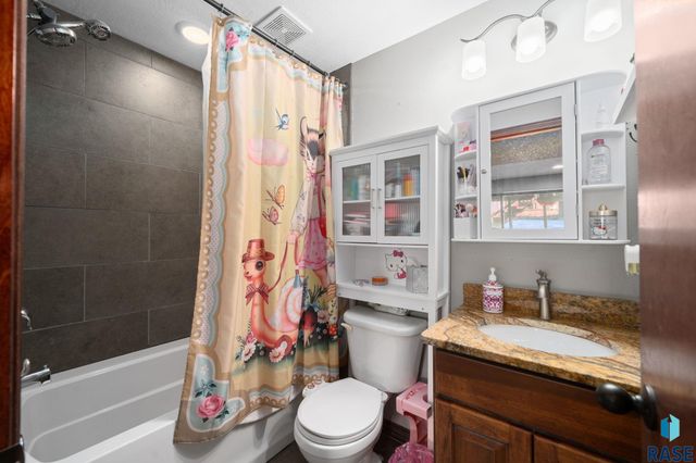 4704 S Wassom Ave Avenue, Sioux Falls, SD 57106