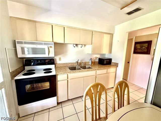 4 Desert Ash CT, Lehigh Acres, FL 33936