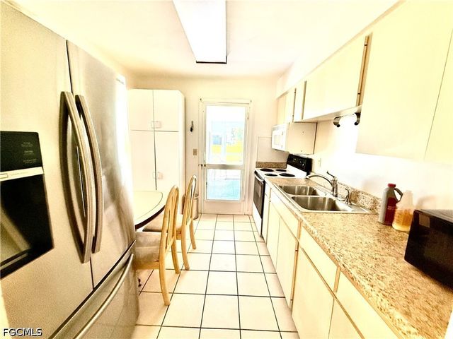 4 Desert Ash CT, Lehigh Acres, FL 33936