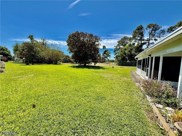 4 Desert Ash CT, Lehigh Acres, FL 33936