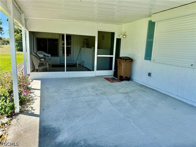 4 Desert Ash CT, Lehigh Acres, FL 33936