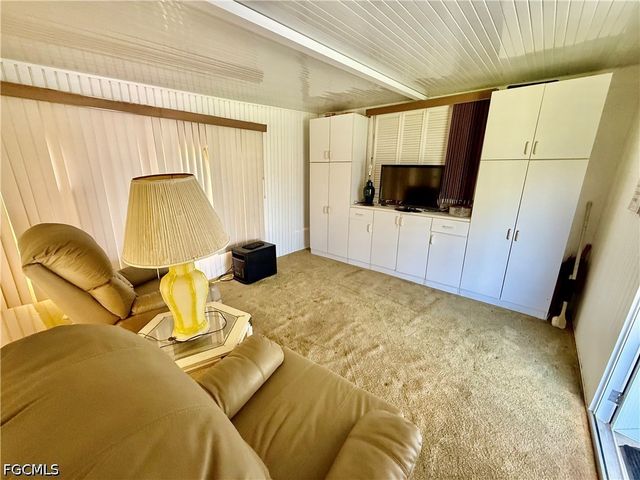 4 Desert Ash CT, Lehigh Acres, FL 33936