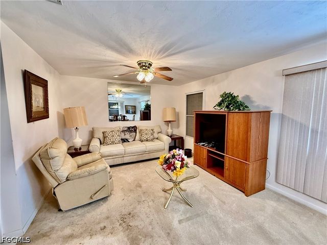 4 Desert Ash CT, Lehigh Acres, FL 33936