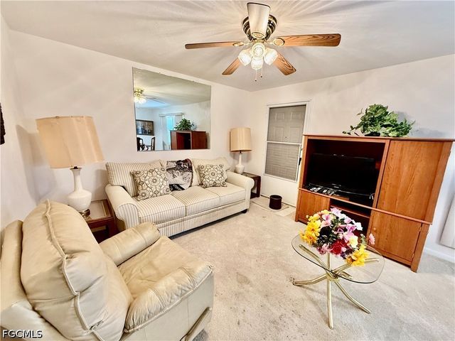 4 Desert Ash CT, Lehigh Acres, FL 33936