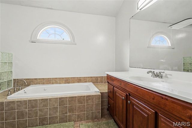 5522 Bourbeuse Common 4, Weldon Spring, MO 63304