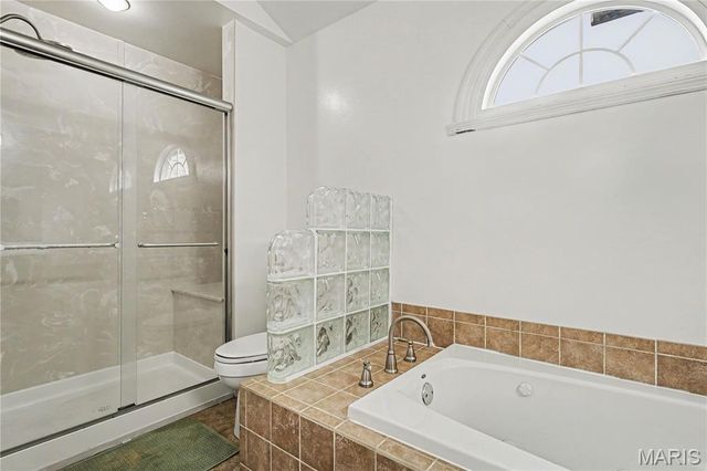 5522 Bourbeuse Common 4, Weldon Spring, MO 63304