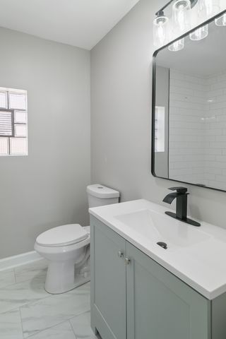 2263 S 14th Avenue, North Riverside, IL 60546