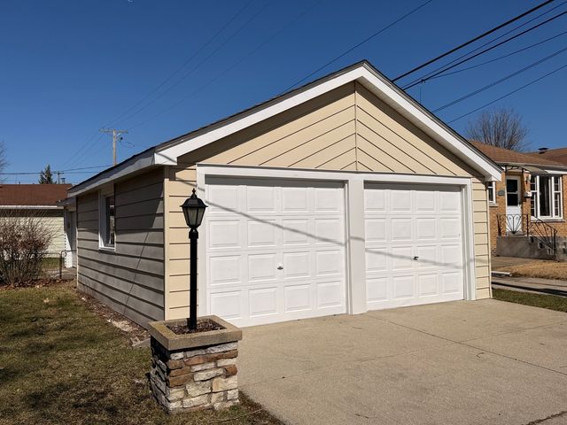 2263 S 14th Avenue, North Riverside, IL 60546