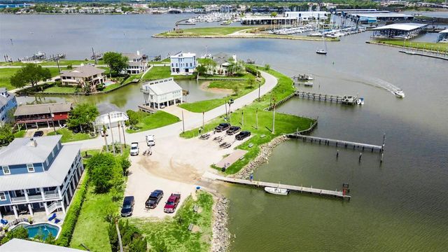 701 Pine Road Road, Clear Lake Shores, TX 77565