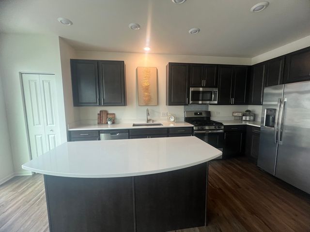 285 Lakeshore Drive, Oswego, IL 60543