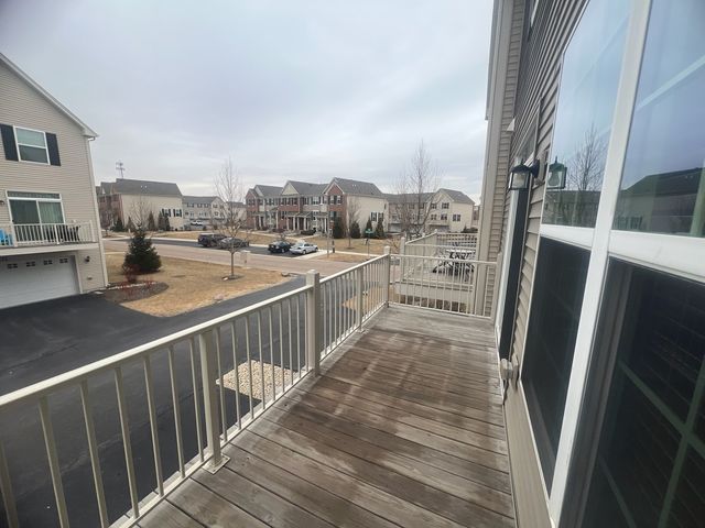 285 Lakeshore Drive, Oswego, IL 60543