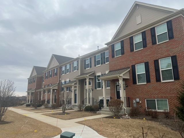 285 Lakeshore Drive, Oswego, IL 60543