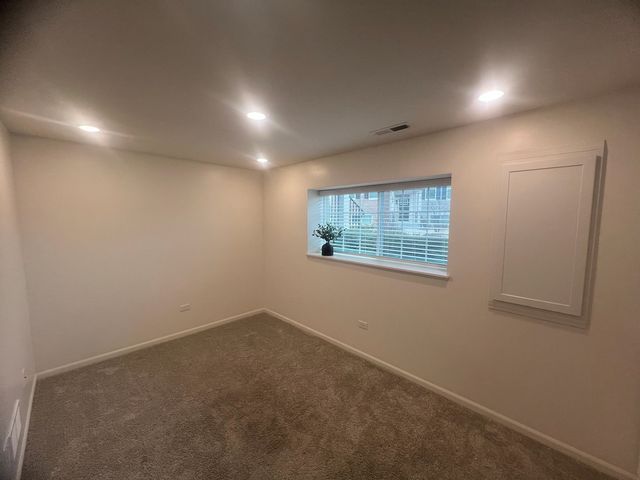 285 Lakeshore Drive, Oswego, IL 60543