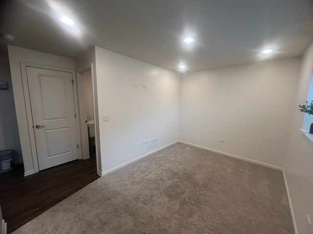 285 Lakeshore Drive, Oswego, IL 60543